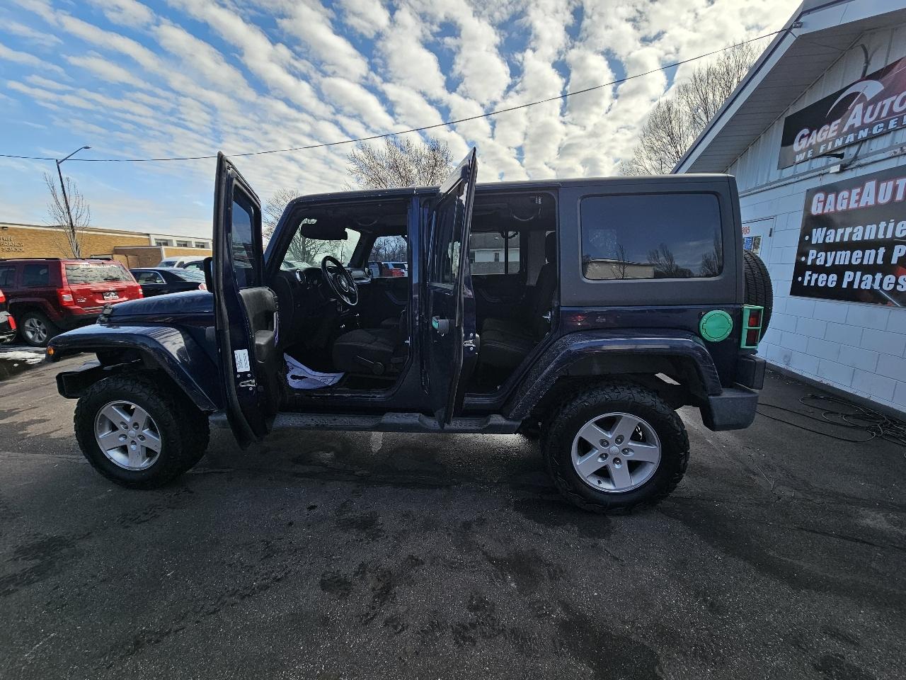 Jeep Wrangler Unlimited Sahara 4WD 2013