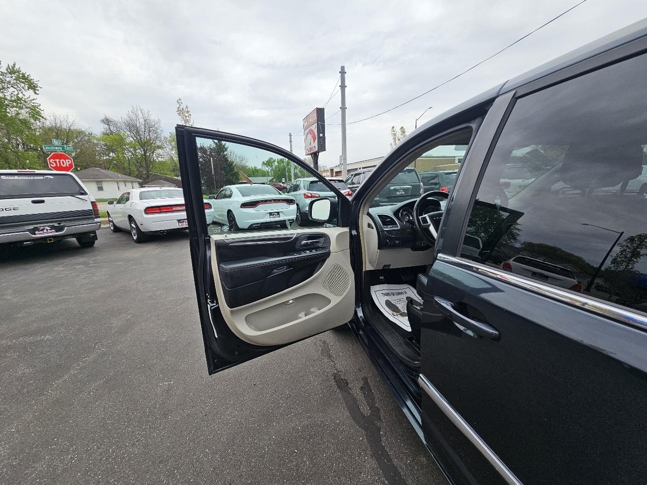 Chrysler Town & Country Touring 2014