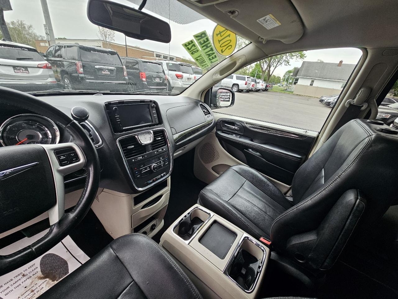 Chrysler Town & Country Touring 2014