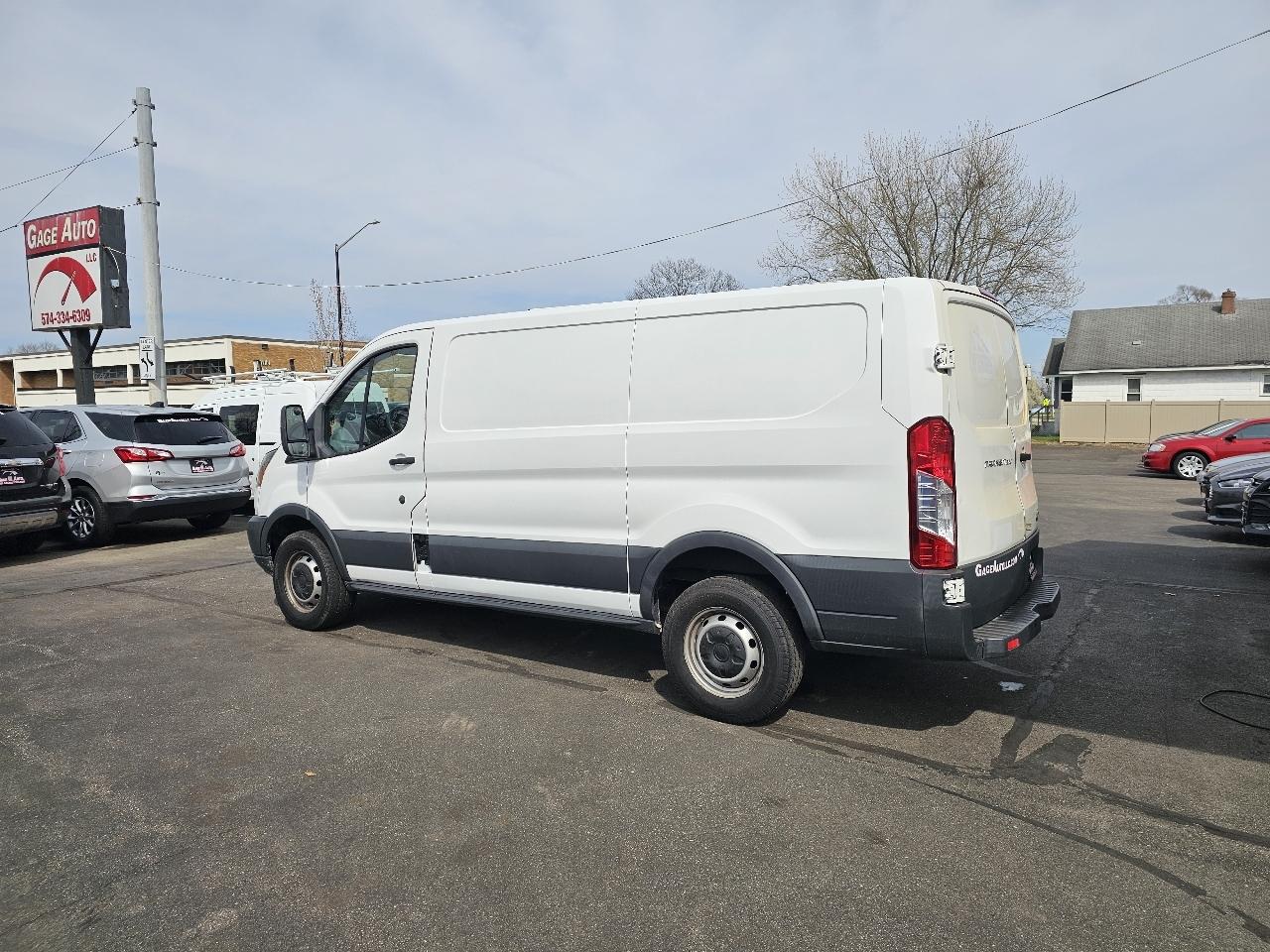 Ford Transit 250 Van Low Roof w/Sliding Pass. 130-in. WB 2015