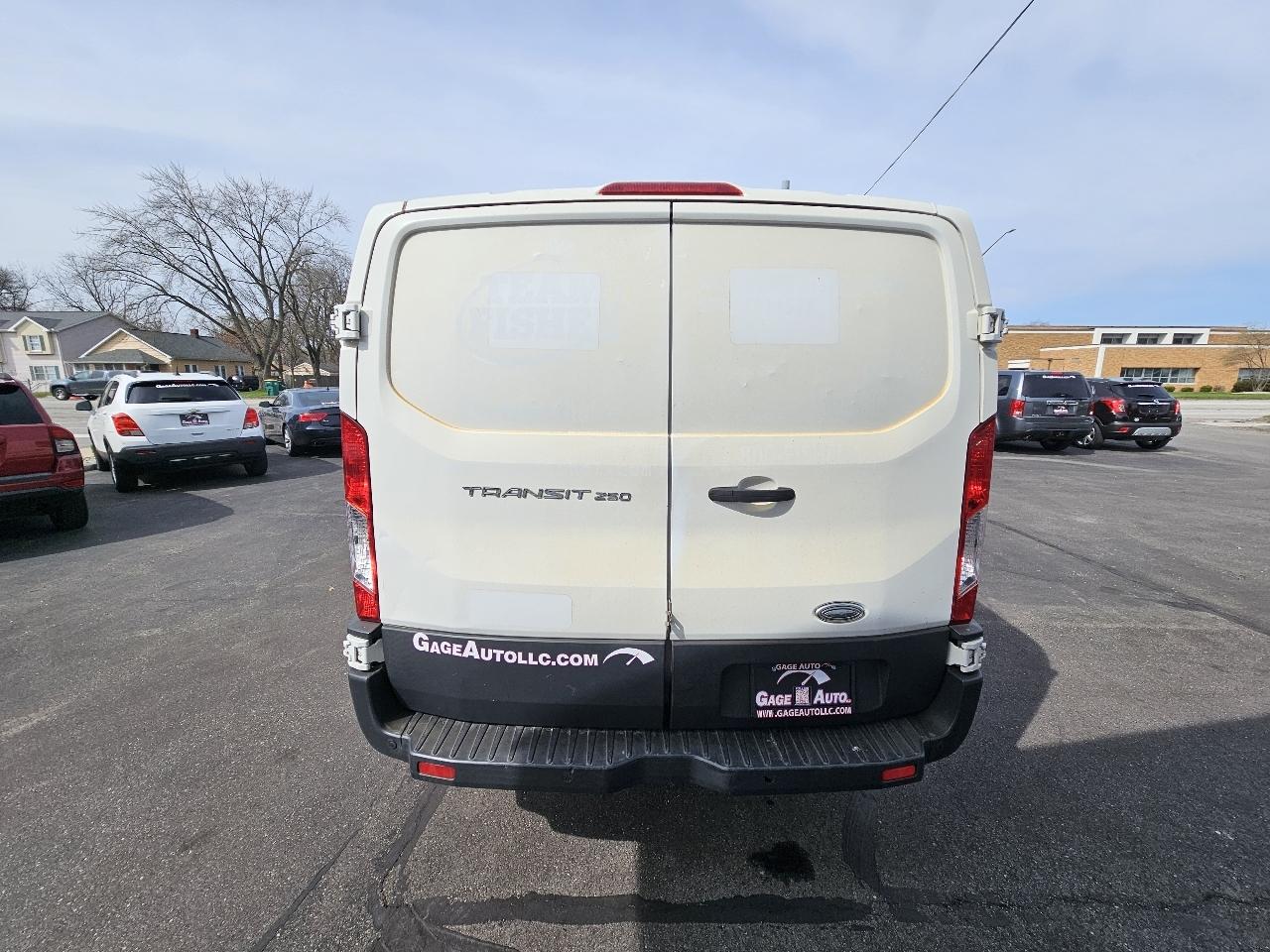 Ford Transit 250 Van Low Roof w/Sliding Pass. 130-in. WB 2015