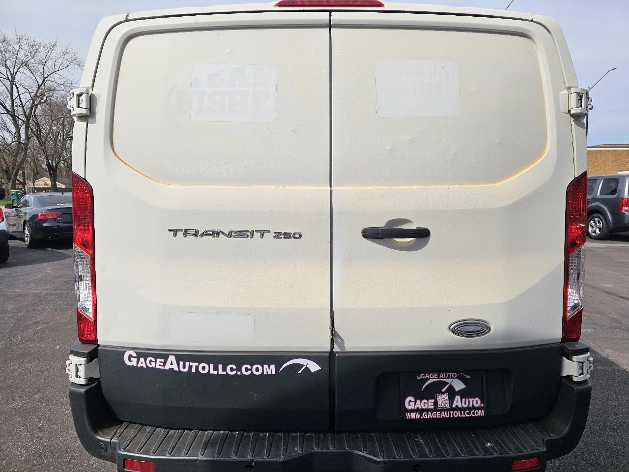 Ford Transit 250 Van Low Roof w/Sliding Pass. 130-in. WB 2015