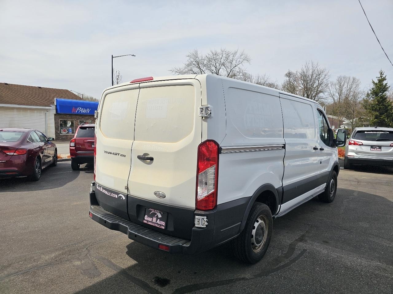 Ford Transit 250 Van Low Roof w/Sliding Pass. 130-in. WB 2015