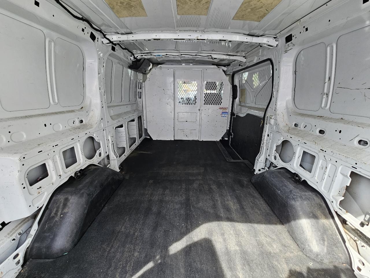 Ford Transit 250 Van Low Roof w/Sliding Pass. 130-in. WB 2015