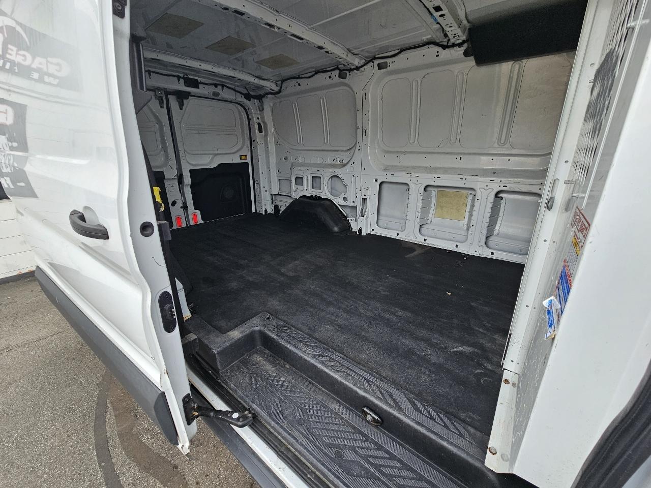Ford Transit 250 Van Low Roof w/Sliding Pass. 130-in. WB 2015