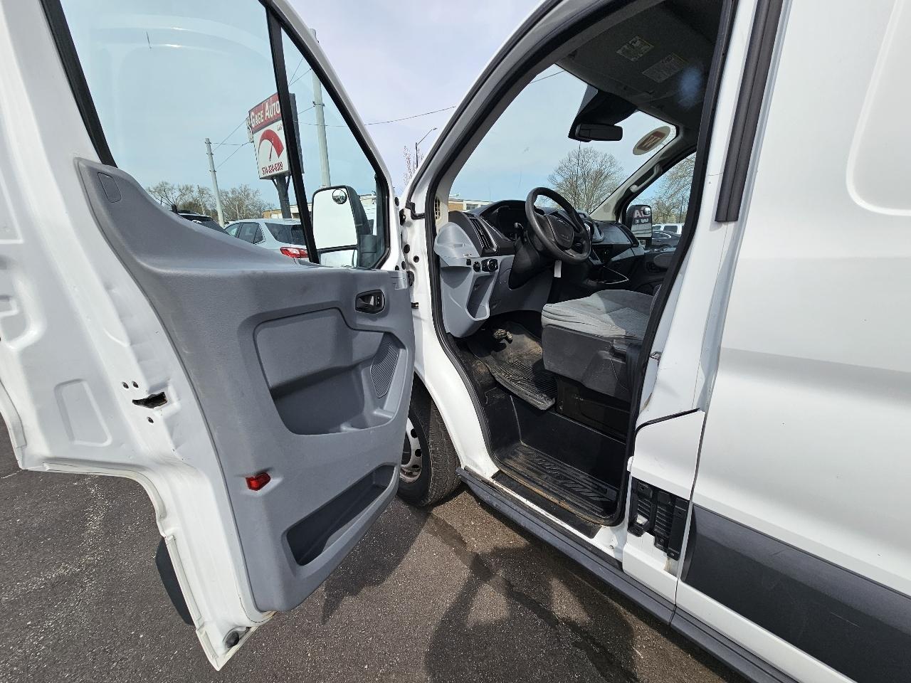 Ford Transit 250 Van Low Roof w/Sliding Pass. 130-in. WB 2015
