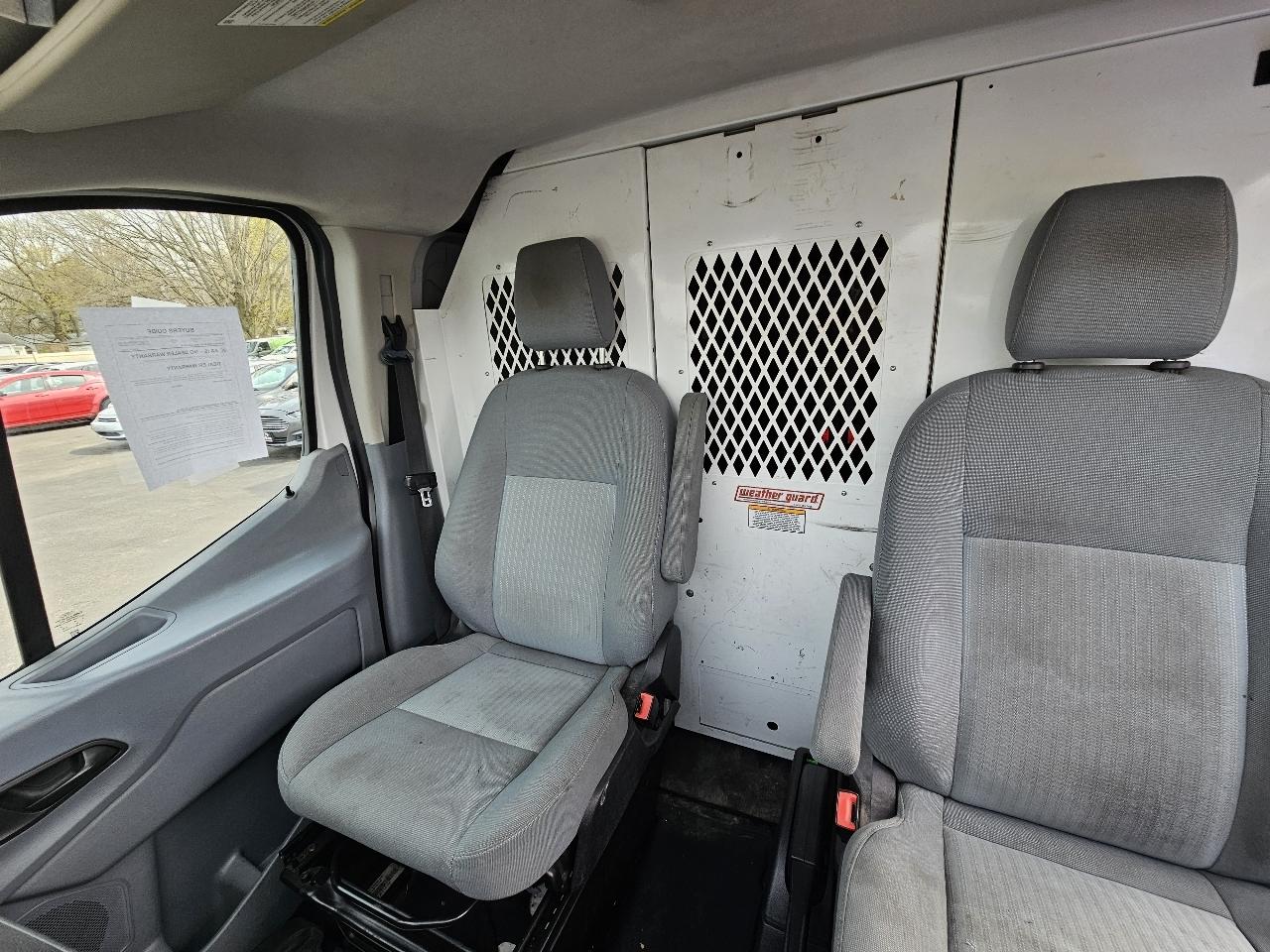Ford Transit 250 Van Low Roof w/Sliding Pass. 130-in. WB 2015