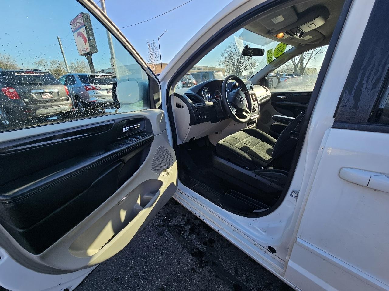 Dodge Grand Caravan SE 2012