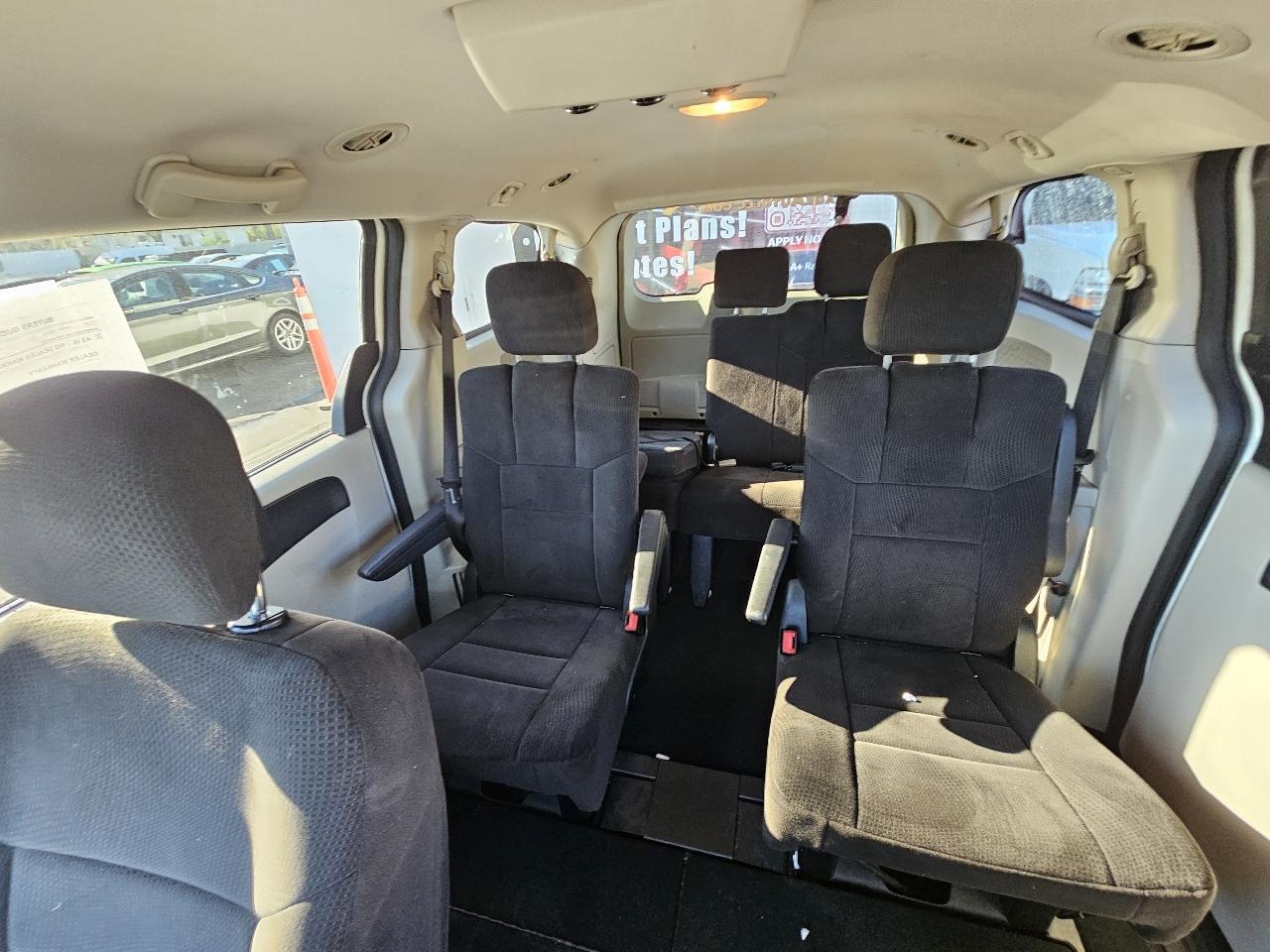 Dodge Grand Caravan SE 2012