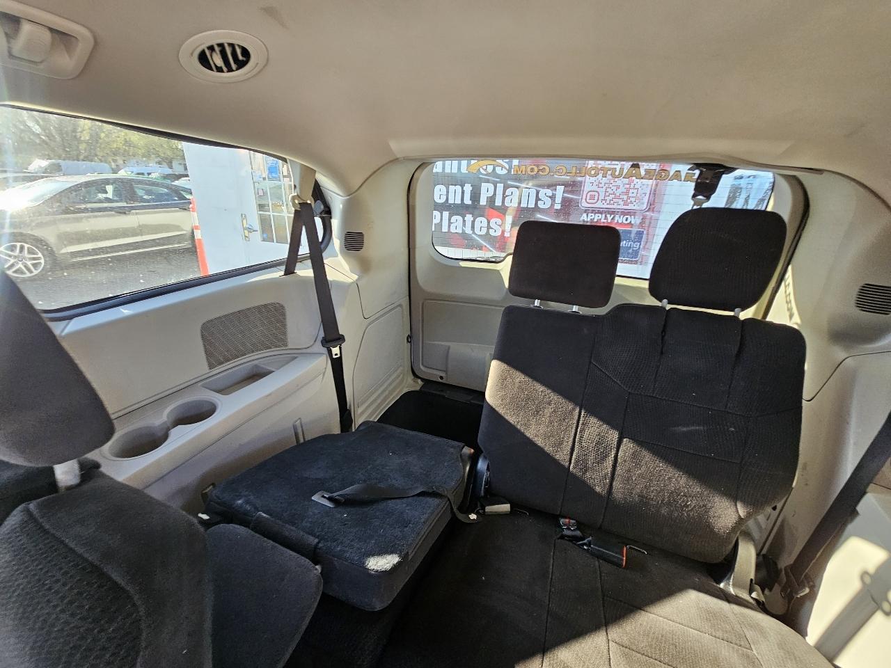Dodge Grand Caravan SE 2012