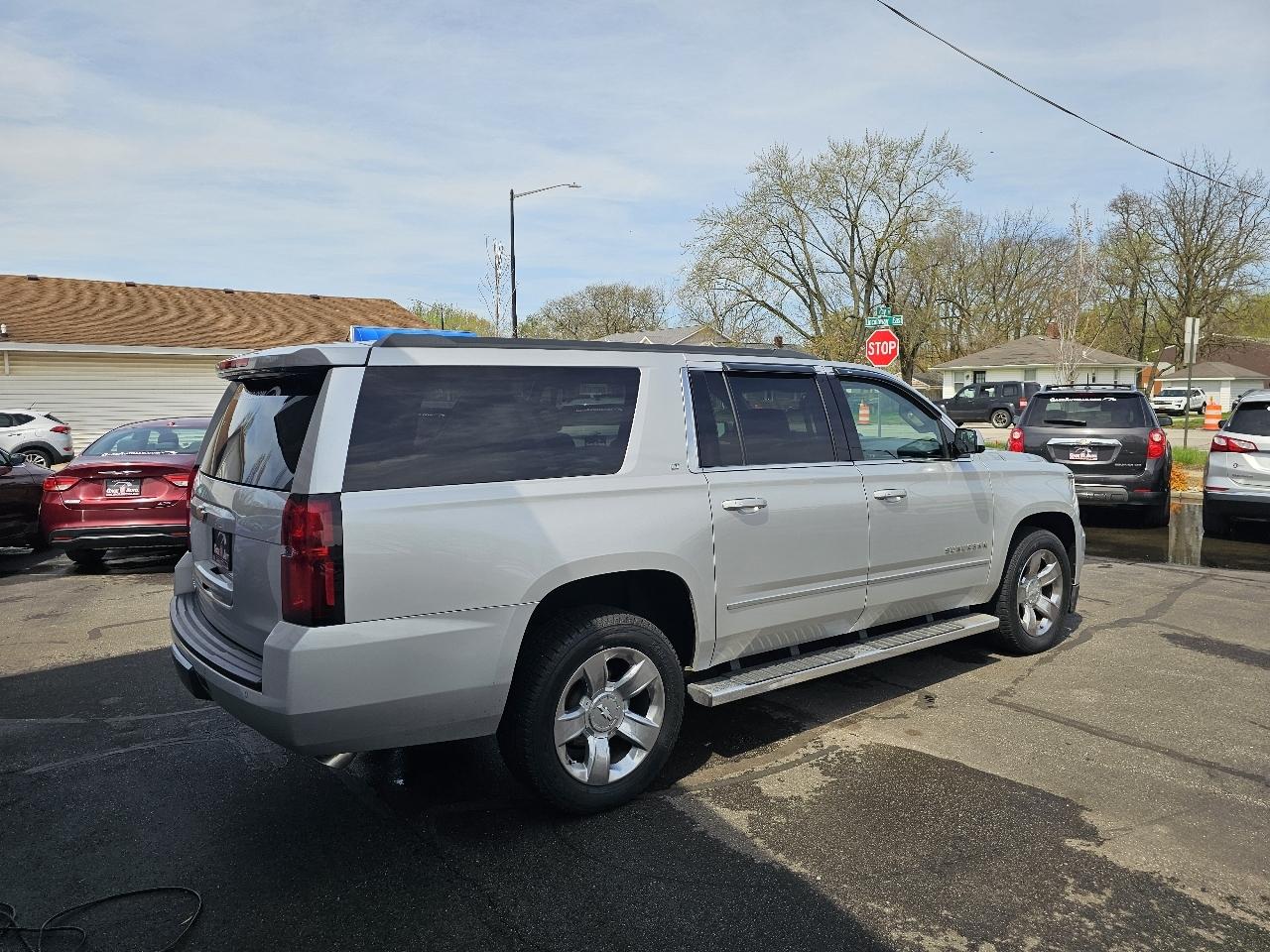 Chevrolet Suburban LT 4WD 2016