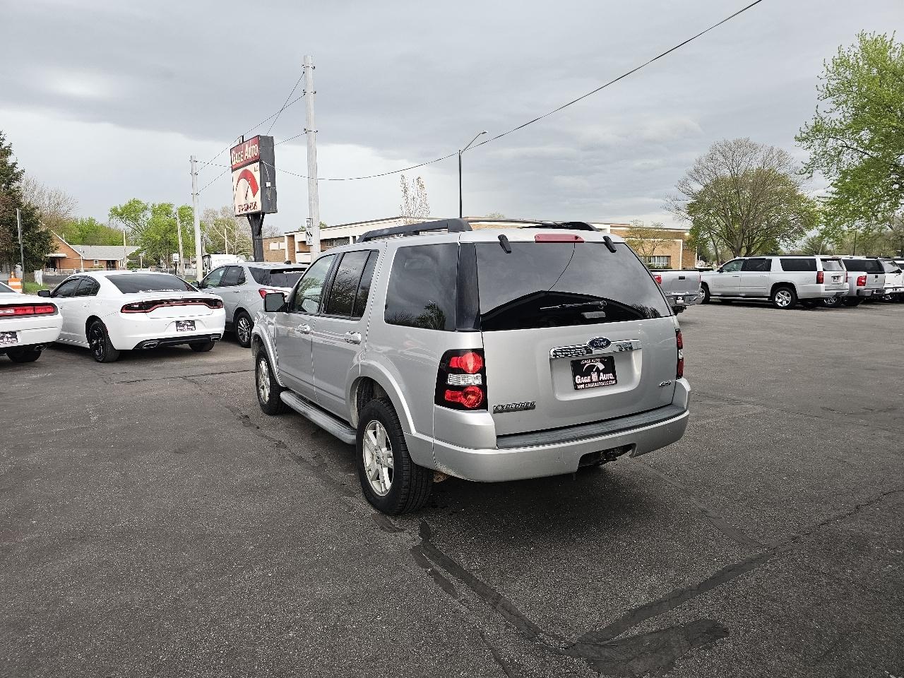 Ford Explorer XLT 4.0L 4WD 2010