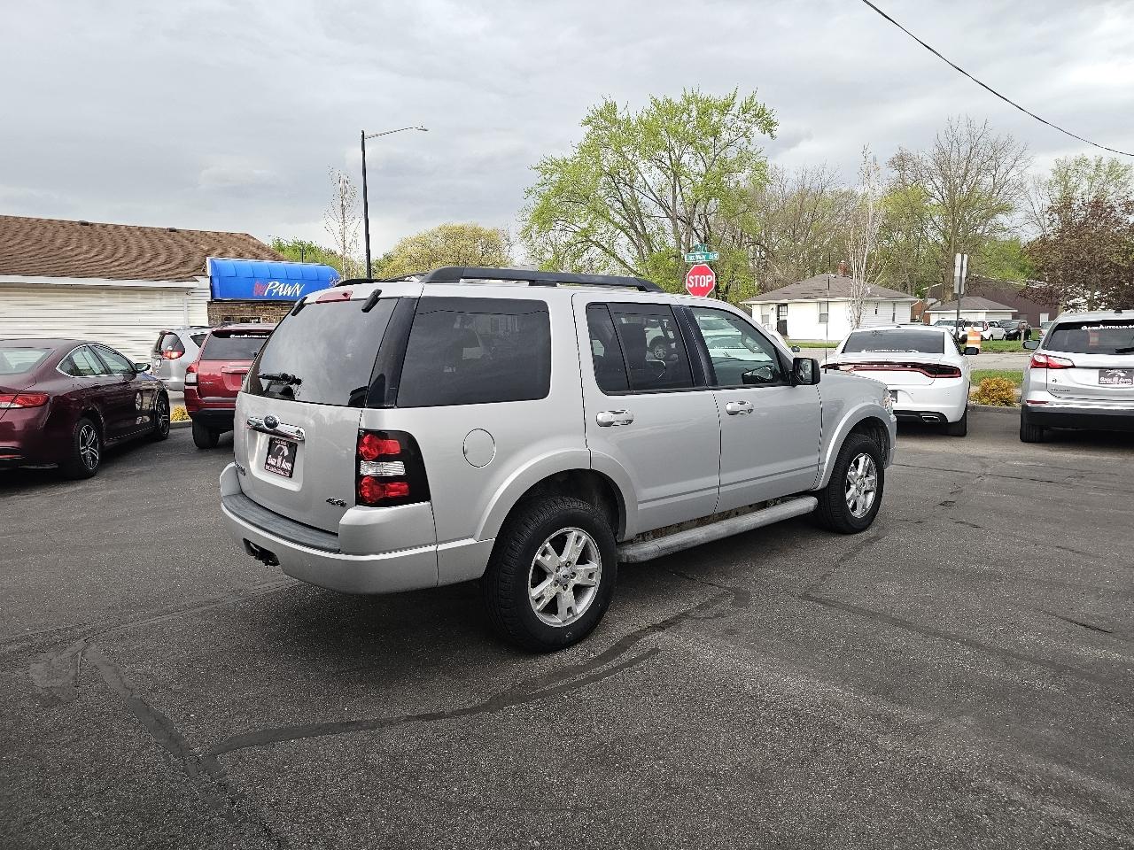 Ford Explorer XLT 4.0L 4WD 2010