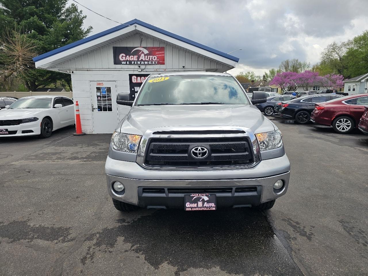 Toyota Tundra Tundra-Grade CrewMax 5.7L 4WD 2011