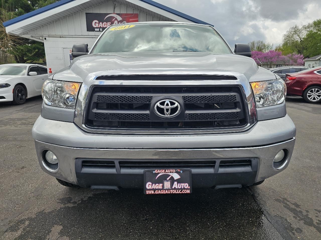 Toyota Tundra Tundra-Grade CrewMax 5.7L 4WD 2011