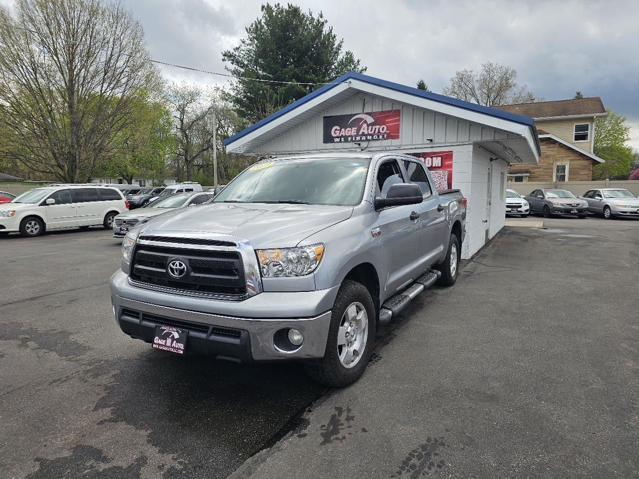 Toyota Tundra Tundra-Grade CrewMax 5.7L 4WD 2011