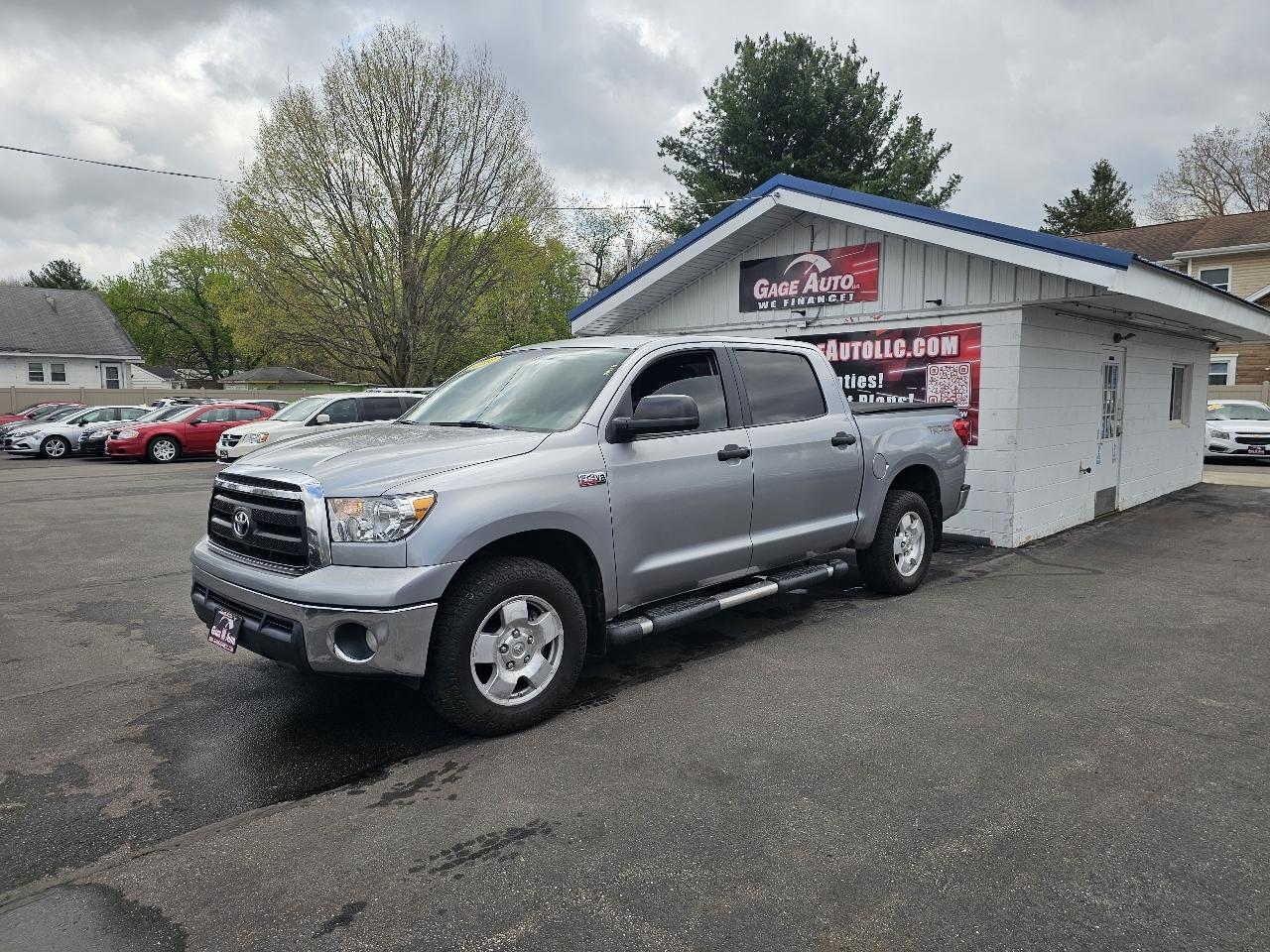 Toyota Tundra Tundra-Grade CrewMax 5.7L 4WD 2011