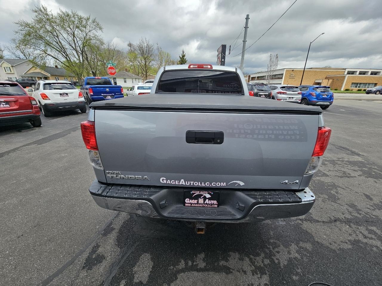Toyota Tundra Tundra-Grade CrewMax 5.7L 4WD 2011