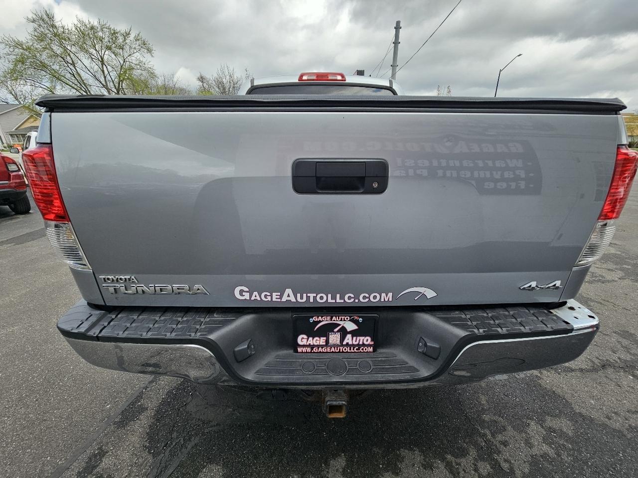 Toyota Tundra Tundra-Grade CrewMax 5.7L 4WD 2011