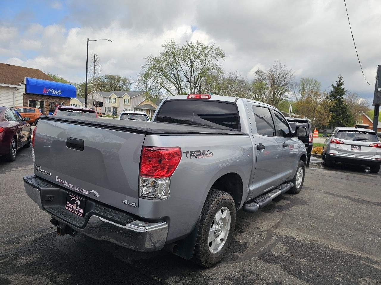 Toyota Tundra Tundra-Grade CrewMax 5.7L 4WD 2011