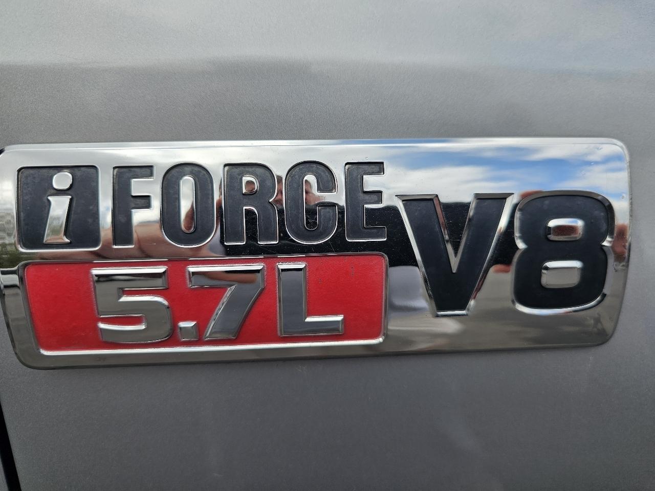 Toyota Tundra Tundra-Grade CrewMax 5.7L 4WD 2011