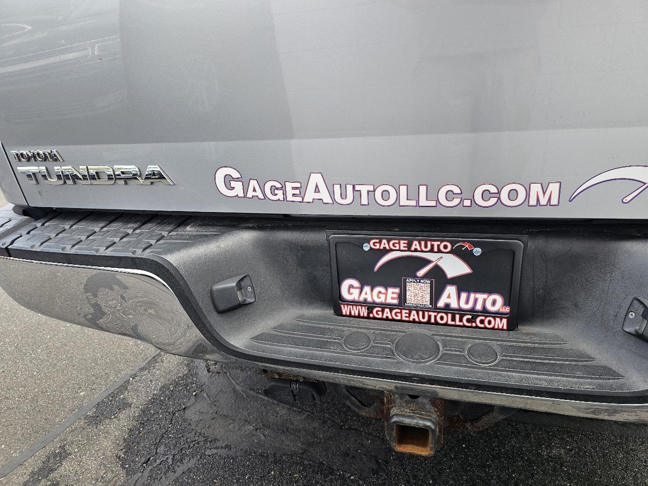 Toyota Tundra Tundra-Grade CrewMax 5.7L 4WD 2011