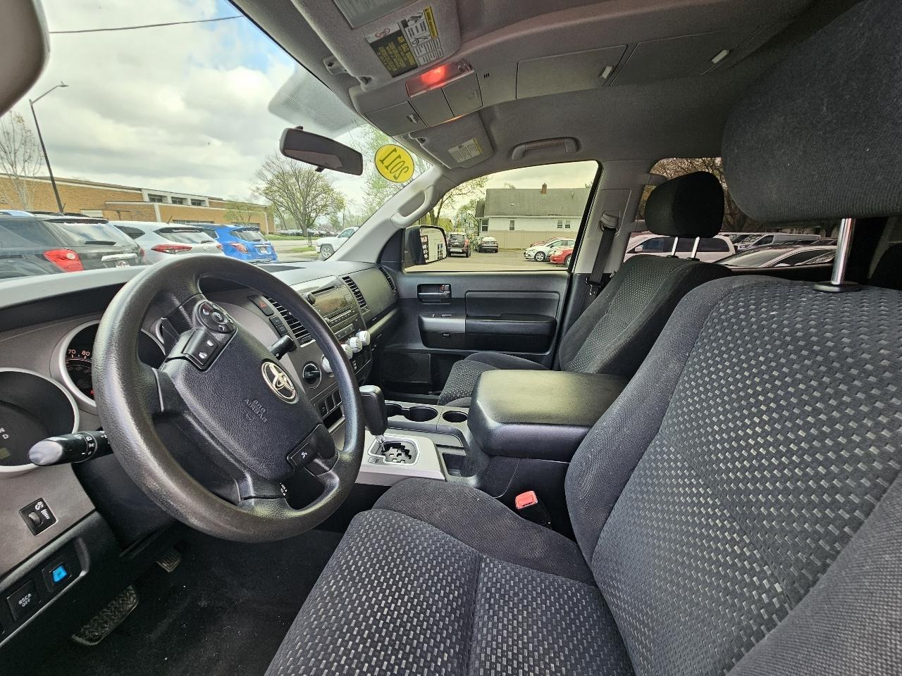 Toyota Tundra Tundra-Grade CrewMax 5.7L 4WD 2011