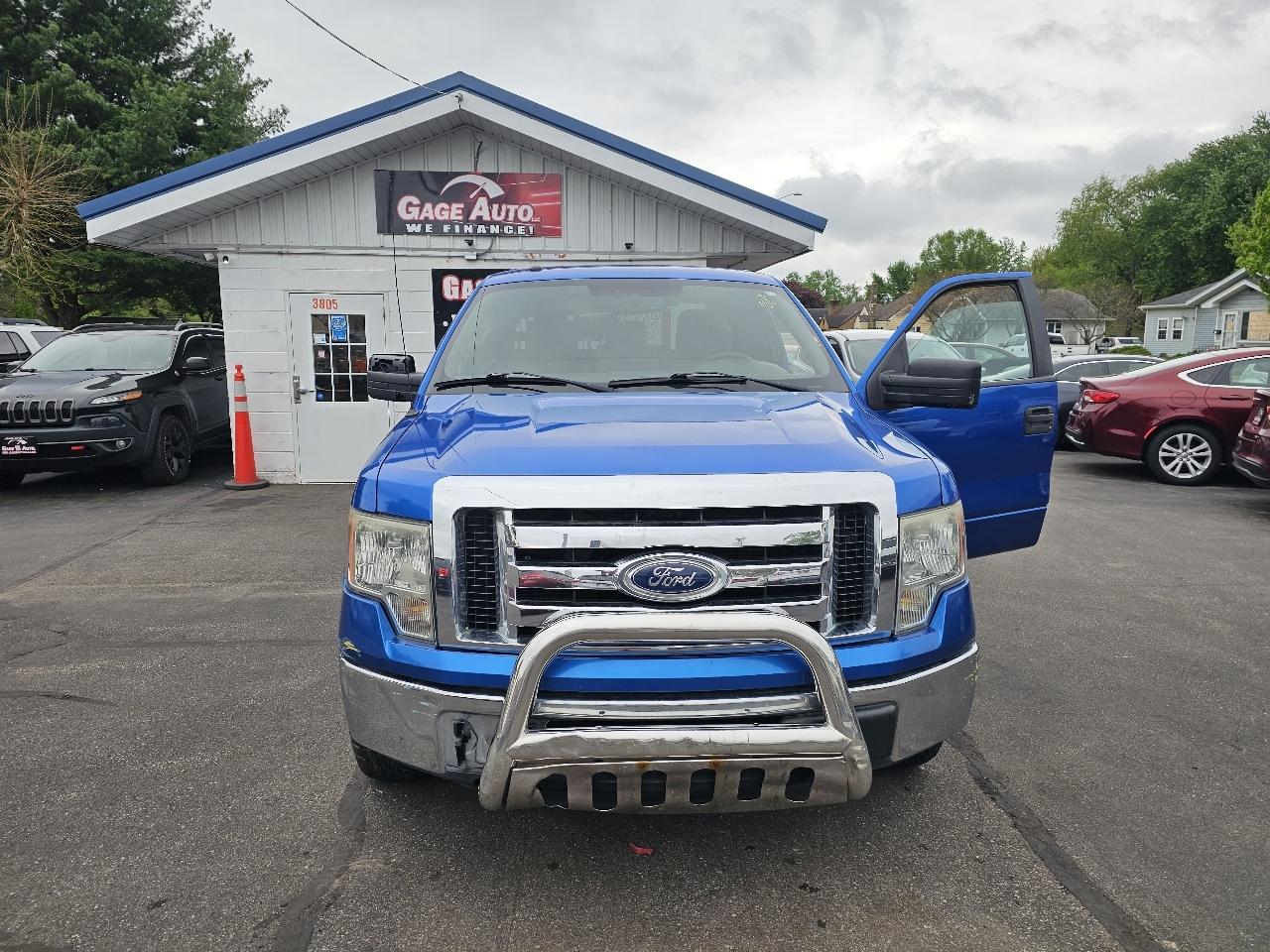 Ford F-150 XL SuperCab 8-ft. Bed 4WD 2012