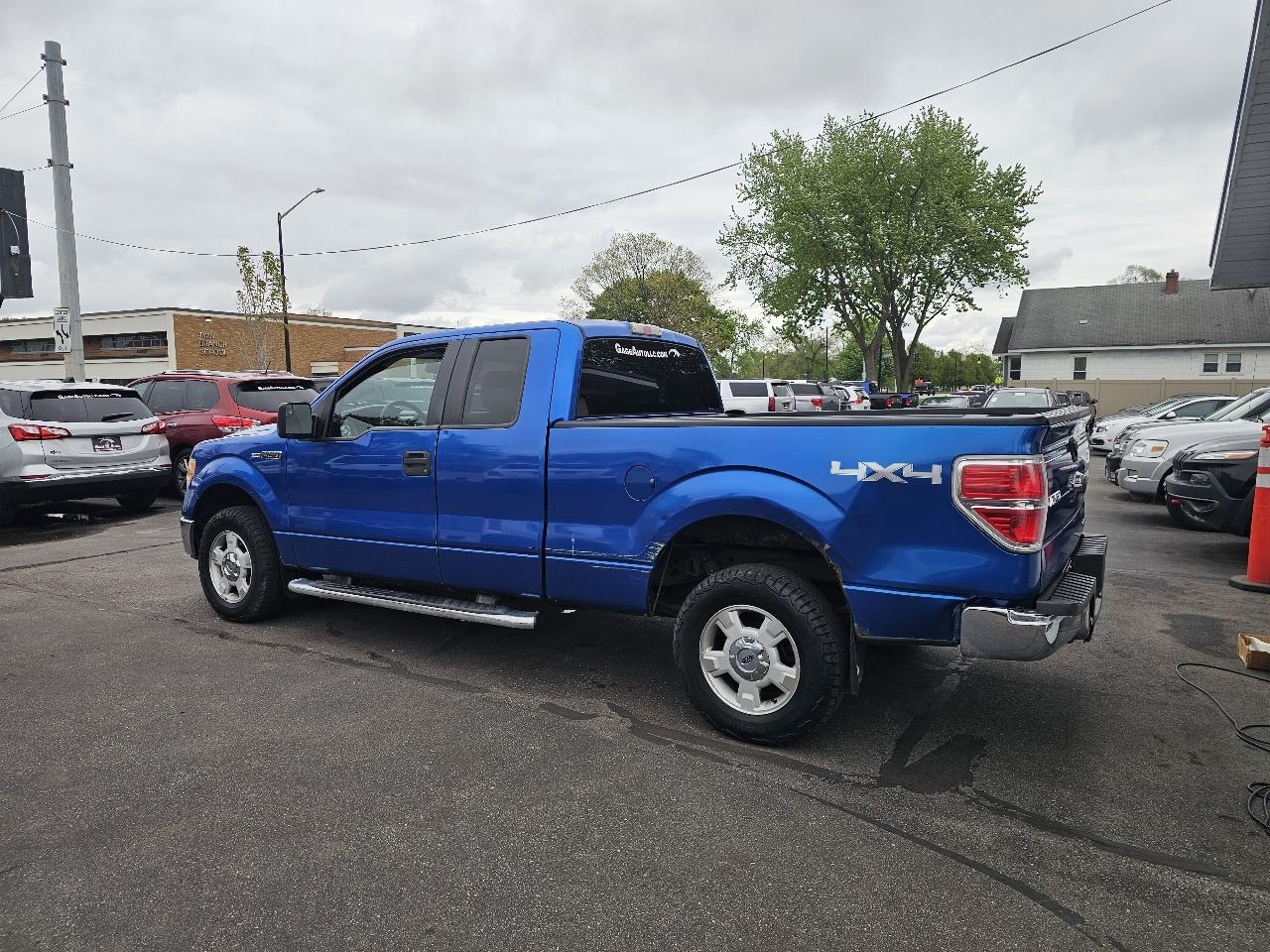 Ford F-150 XL SuperCab 8-ft. Bed 4WD 2012