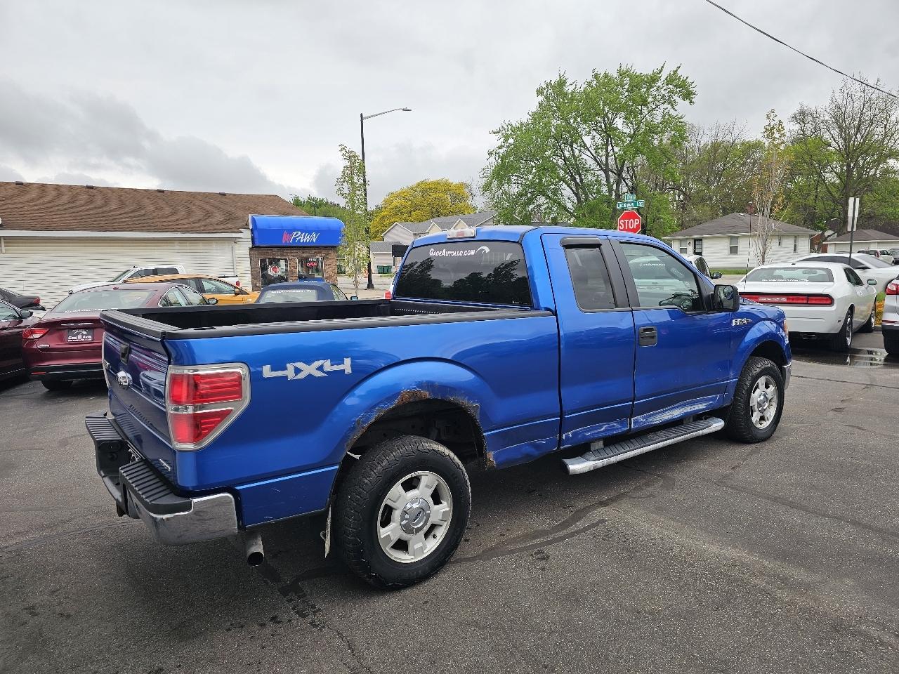 Ford F-150 XL SuperCab 8-ft. Bed 4WD 2012