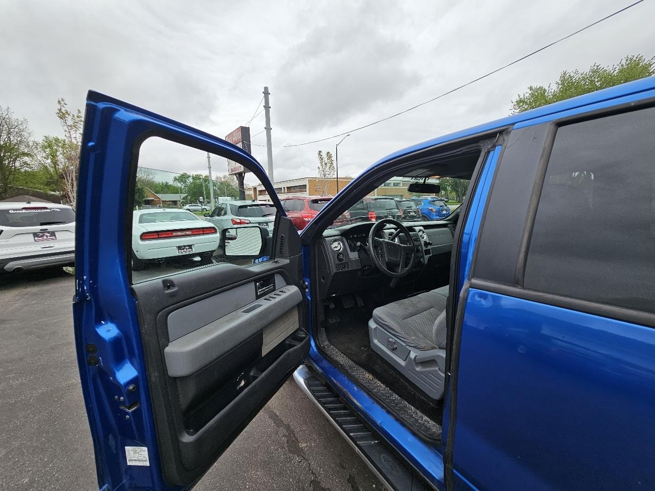 Ford F-150 XL SuperCab 8-ft. Bed 4WD 2012