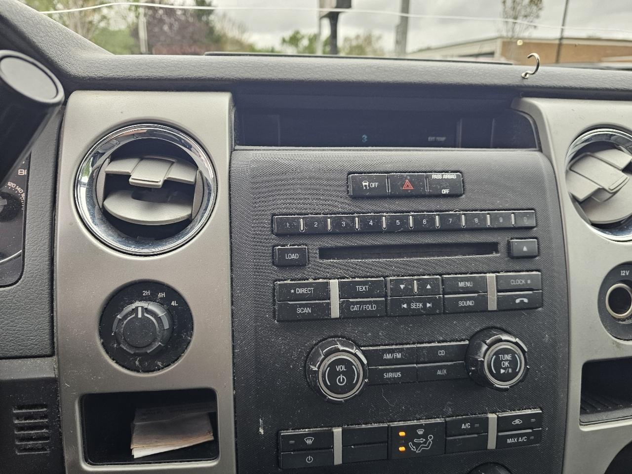 Ford F-150 XL SuperCab 8-ft. Bed 4WD 2012
