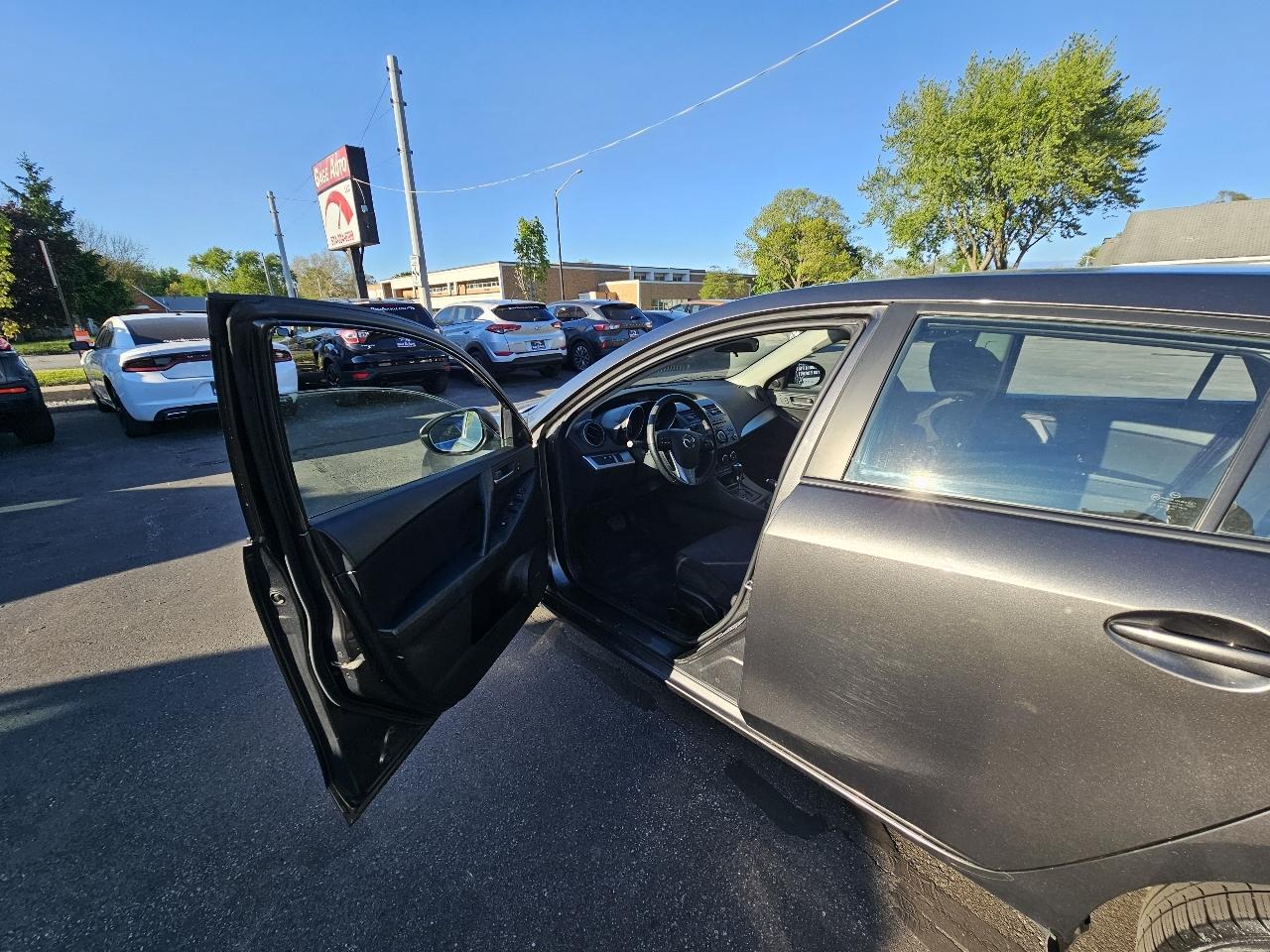 Mazda MAZDA3 i Touring AT 5-Door 2013
