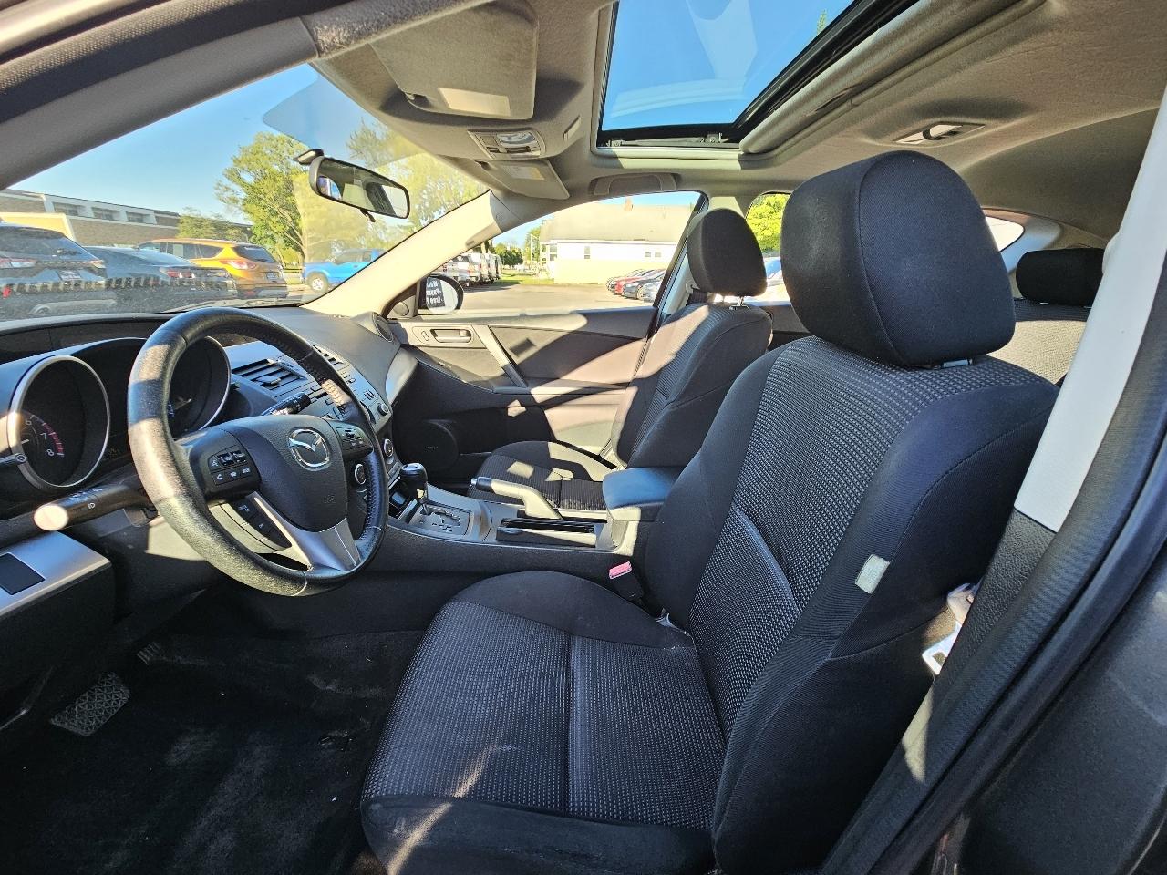 Mazda MAZDA3 i Touring AT 5-Door 2013