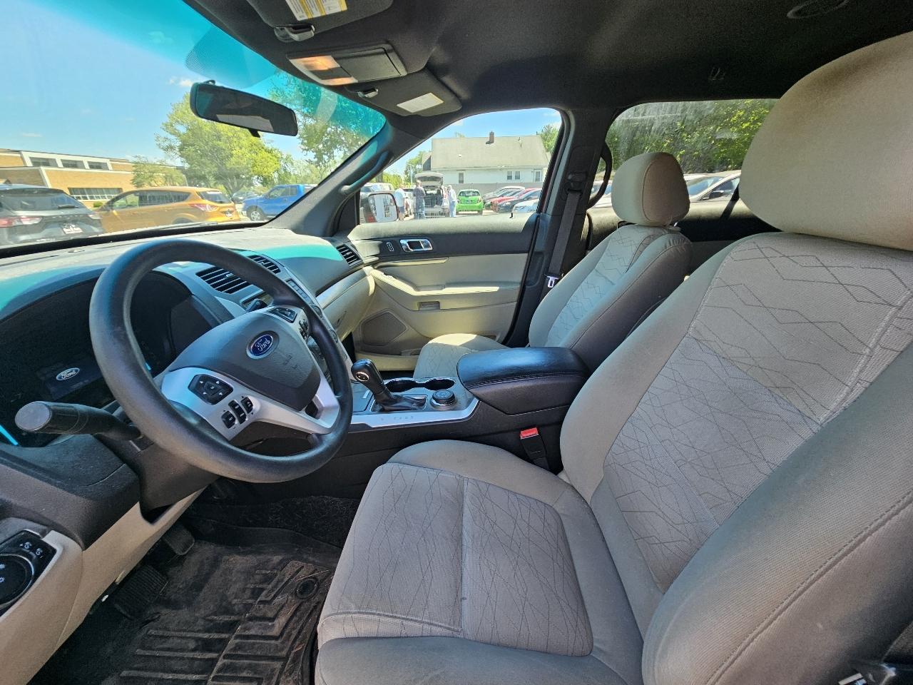 Ford Explorer Base 4WD 2015