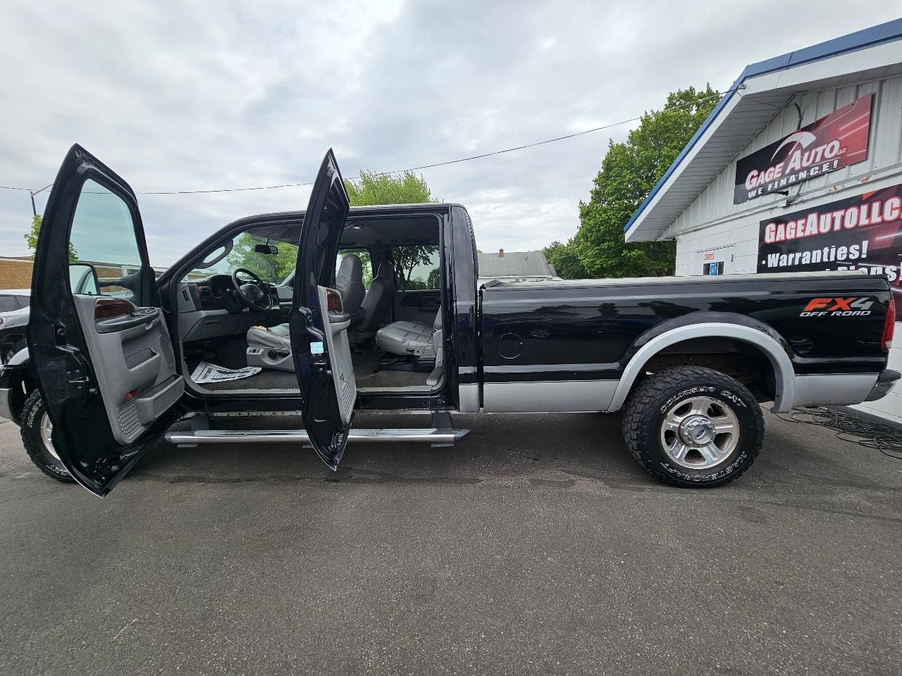 Ford F-250 SD XL Crew Cab 4WD 2006