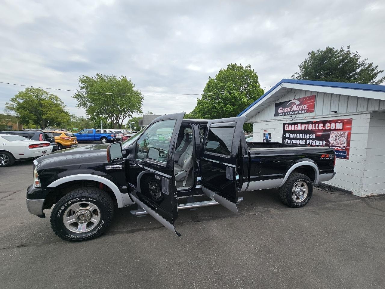 Ford F-250 SD XL Crew Cab 4WD 2006