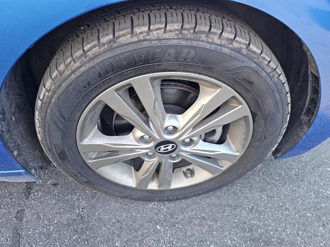 Hyundai Elantra Value Edition 6A 2017