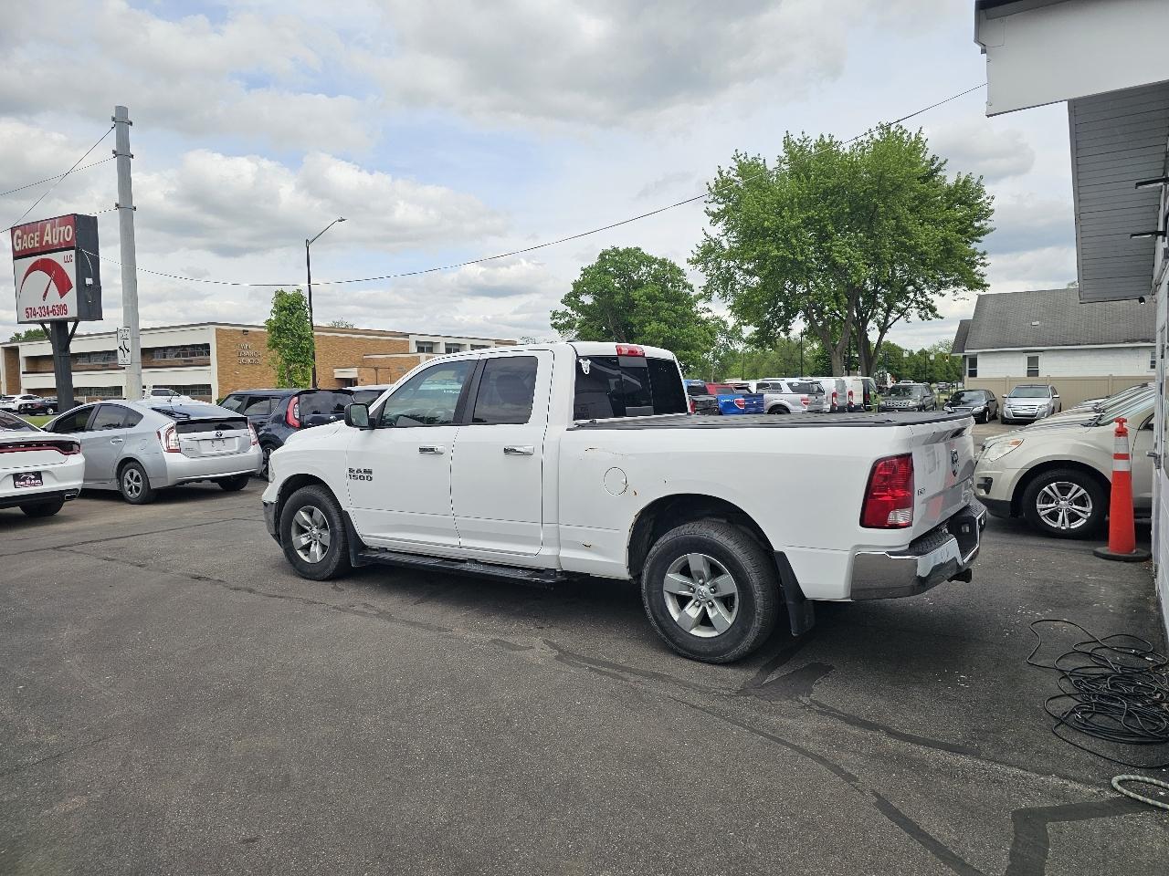 RAM 1500 SLT Quad Cab 2WD 2016