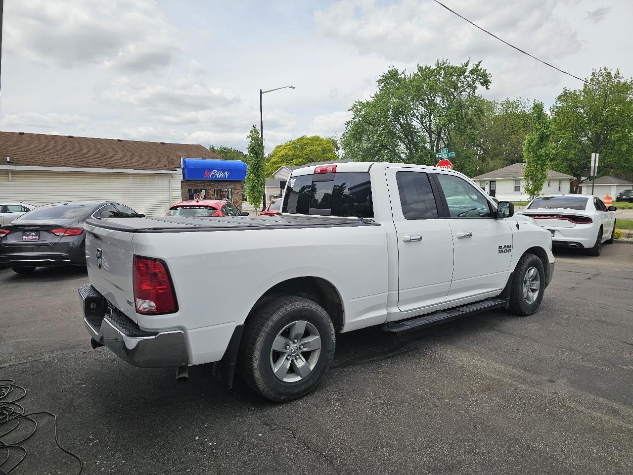 RAM 1500 SLT Quad Cab 2WD 2016