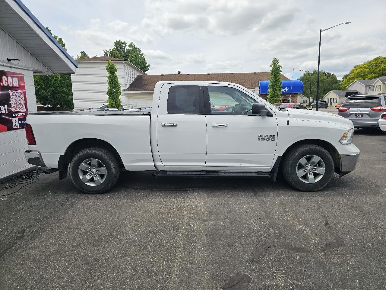 RAM 1500 SLT Quad Cab 2WD 2016
