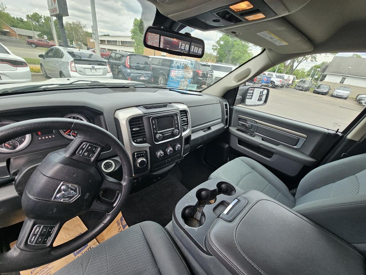 RAM 1500 SLT Quad Cab 2WD 2016