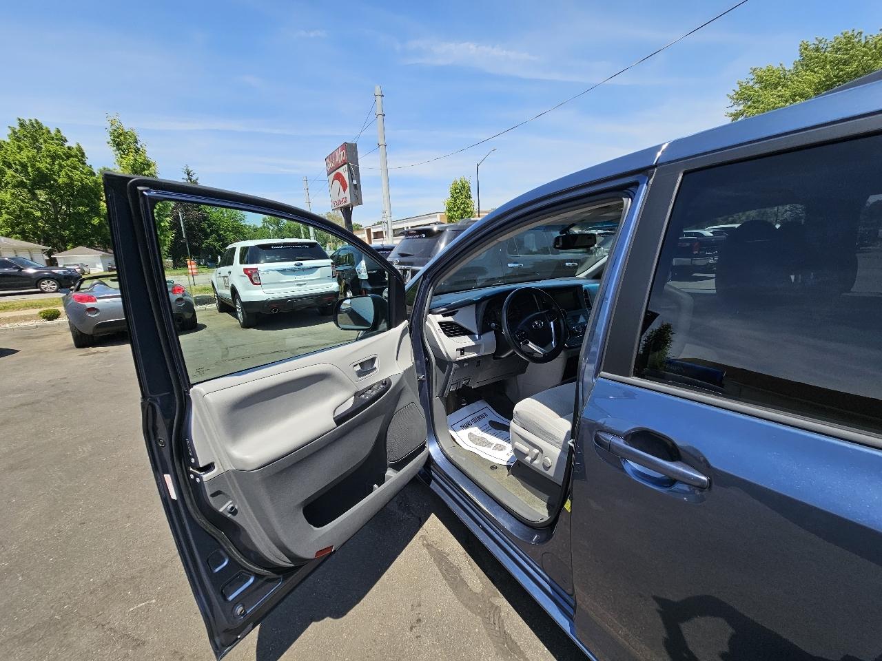 Toyota Sienna LE FWD 8-Passenger V6 2015