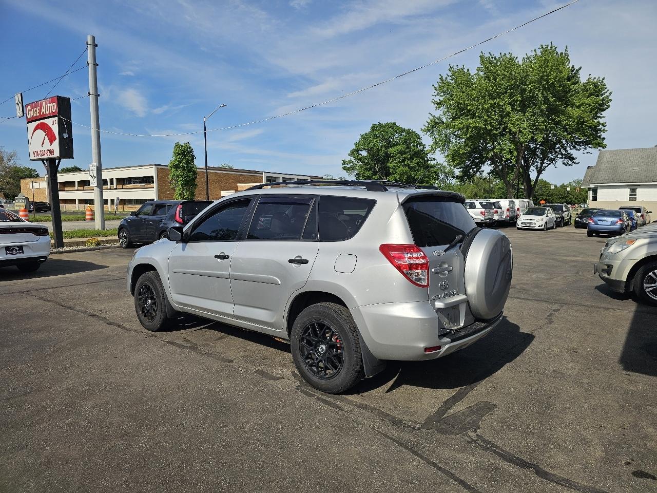 Toyota RAV4 Base I4 4WD 2010