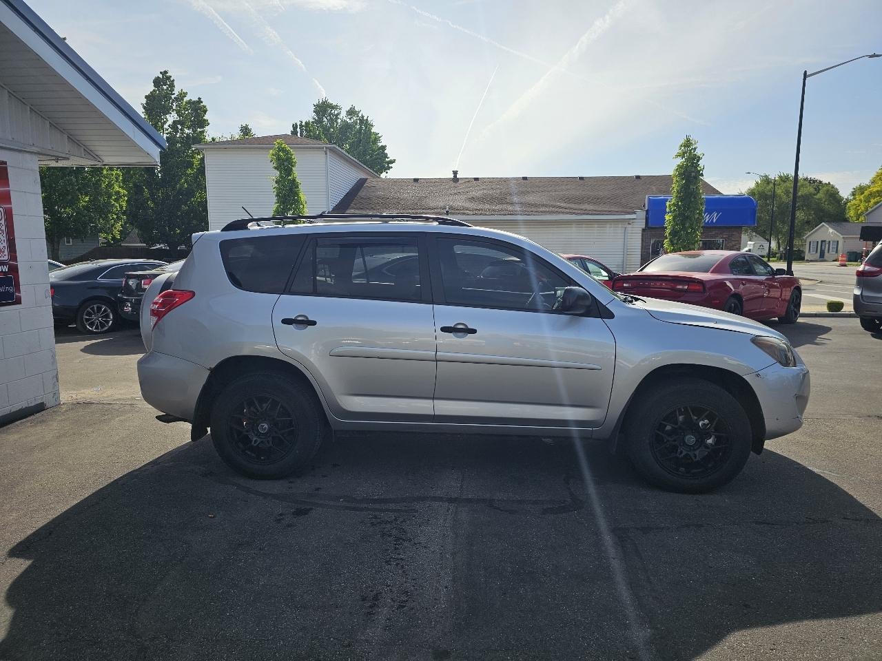 Toyota RAV4 Base I4 4WD 2010