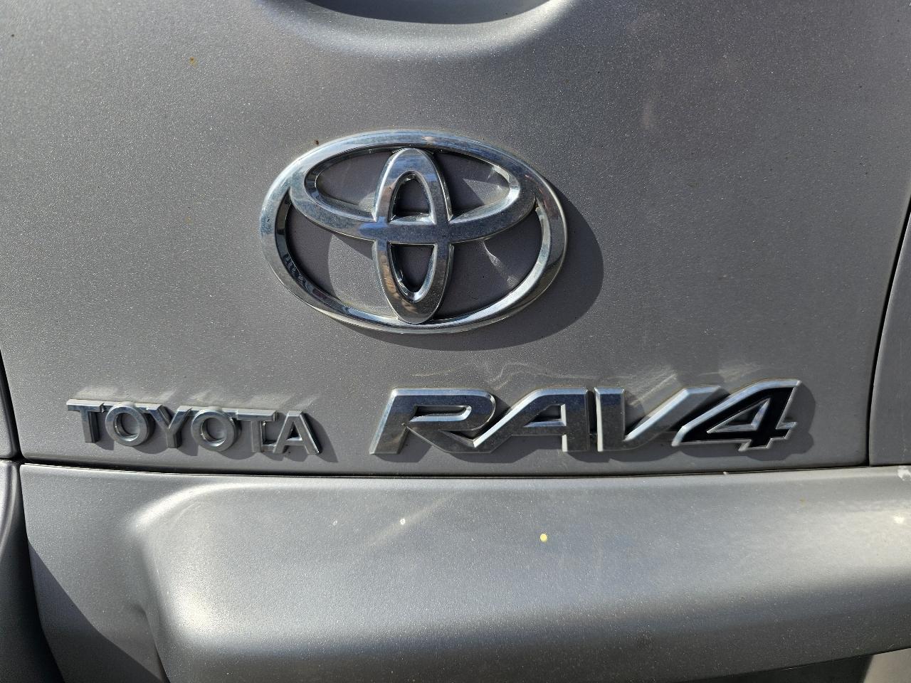 Toyota RAV4 Base I4 4WD 2010