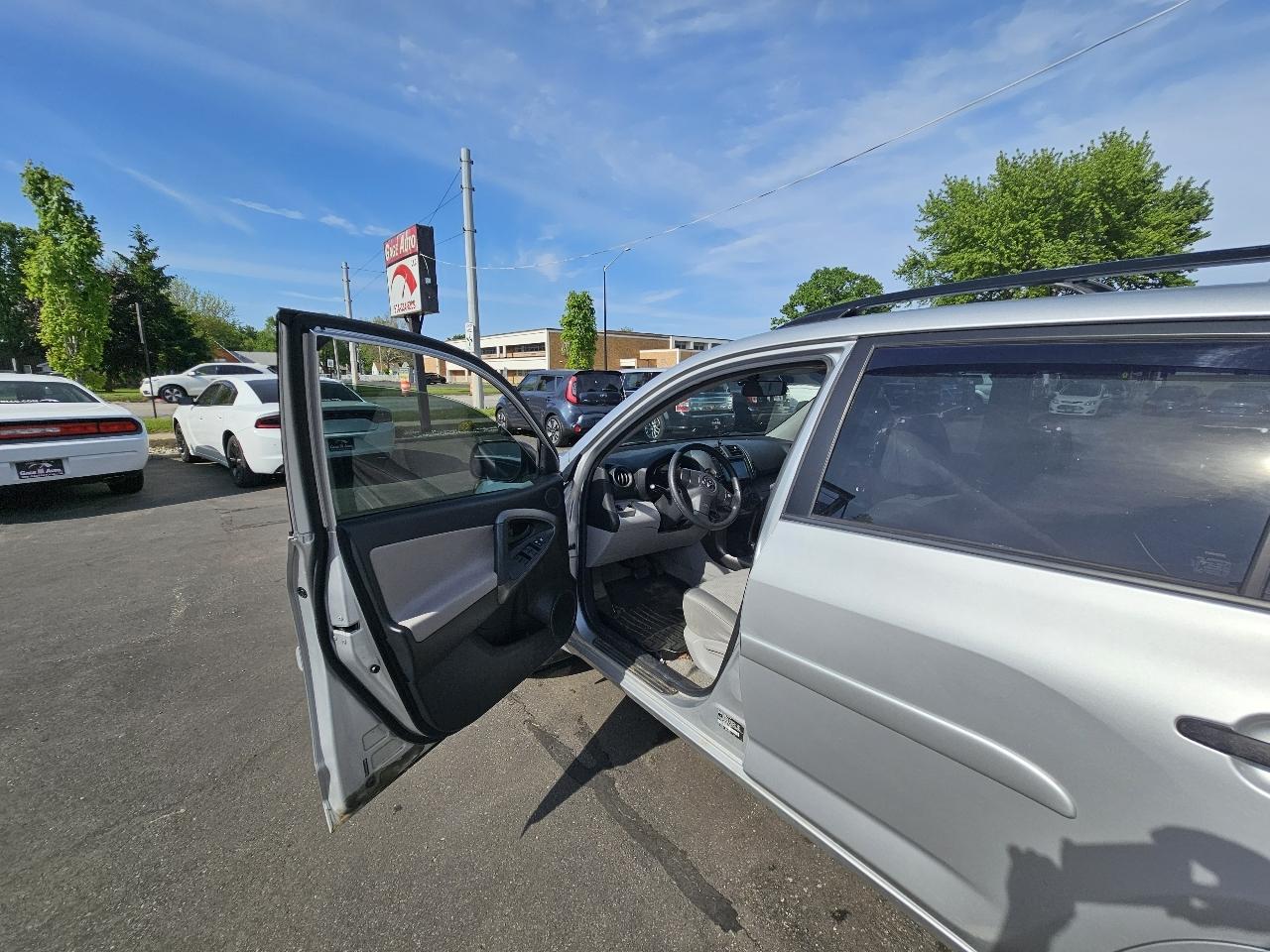 Toyota RAV4 Base I4 4WD 2010
