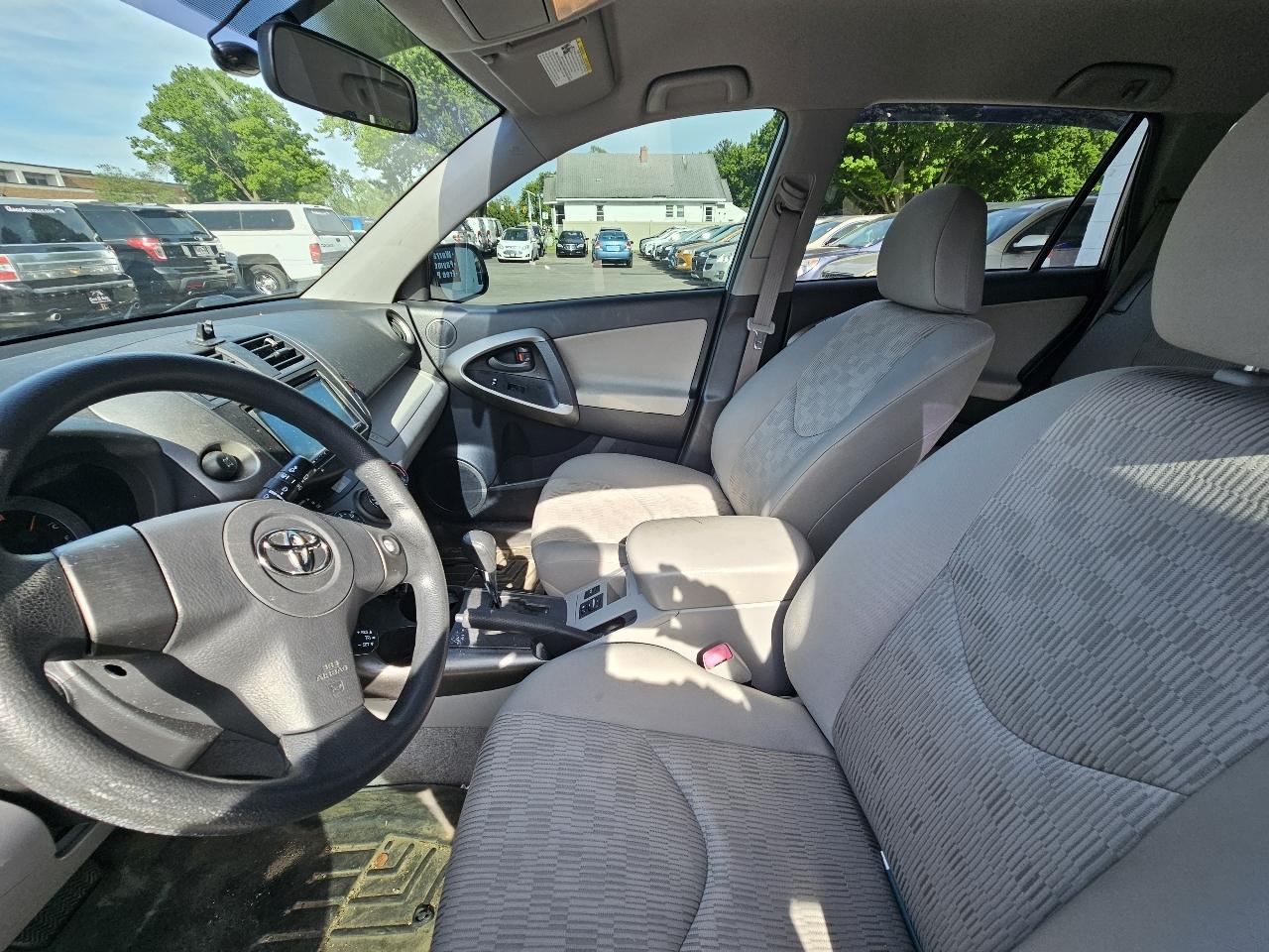 Toyota RAV4 Base I4 4WD 2010