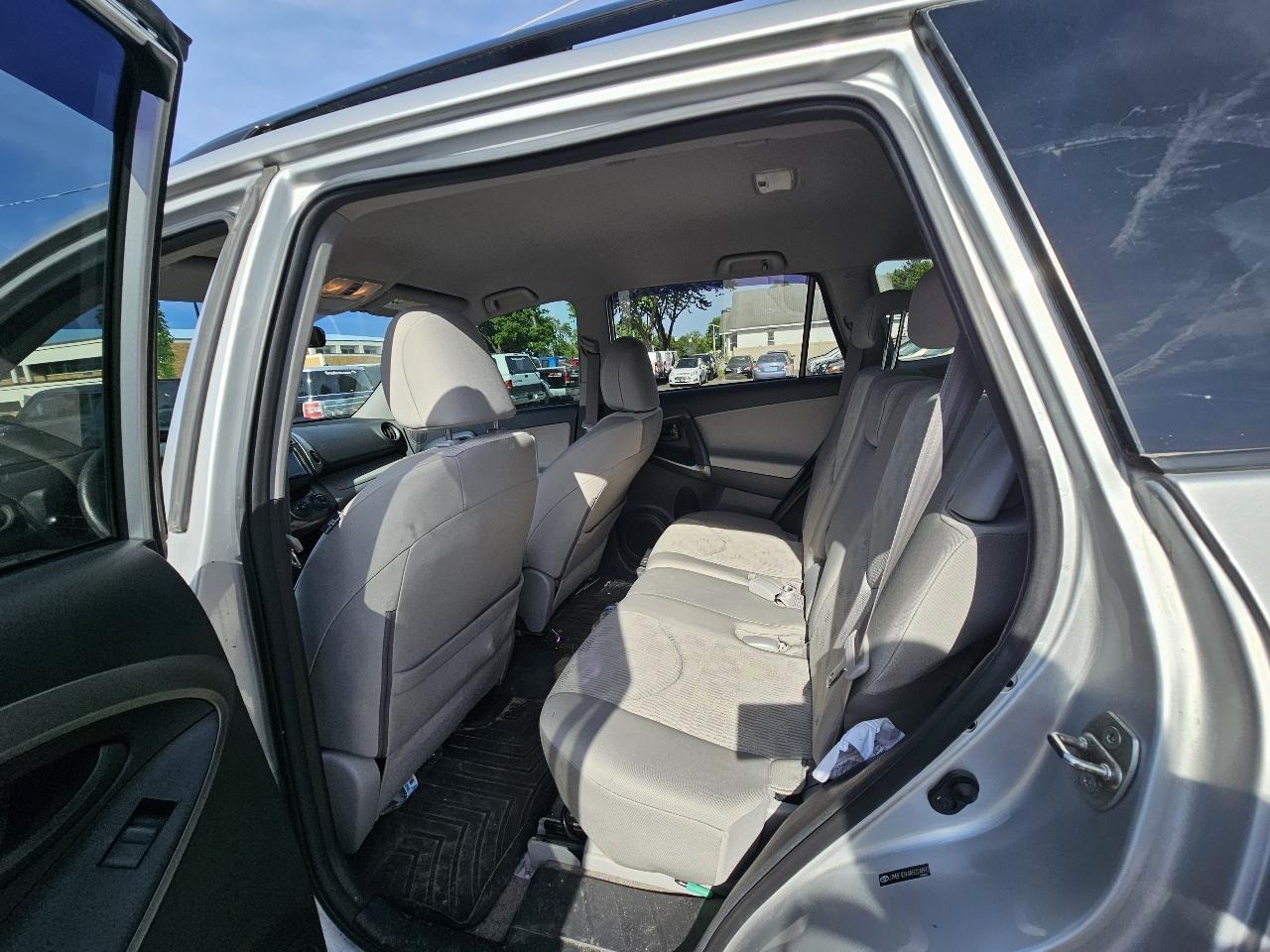 Toyota RAV4 Base I4 4WD 2010