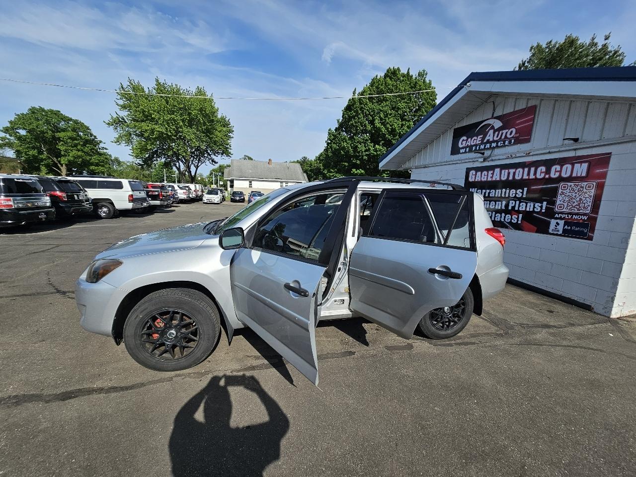Toyota RAV4 Base I4 4WD 2010